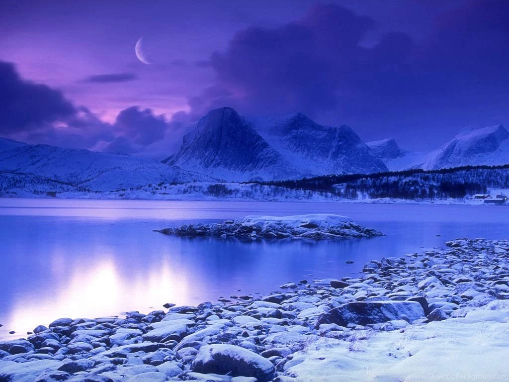 Beautiful Coldy Mountain Lake Desktop Wallpapers