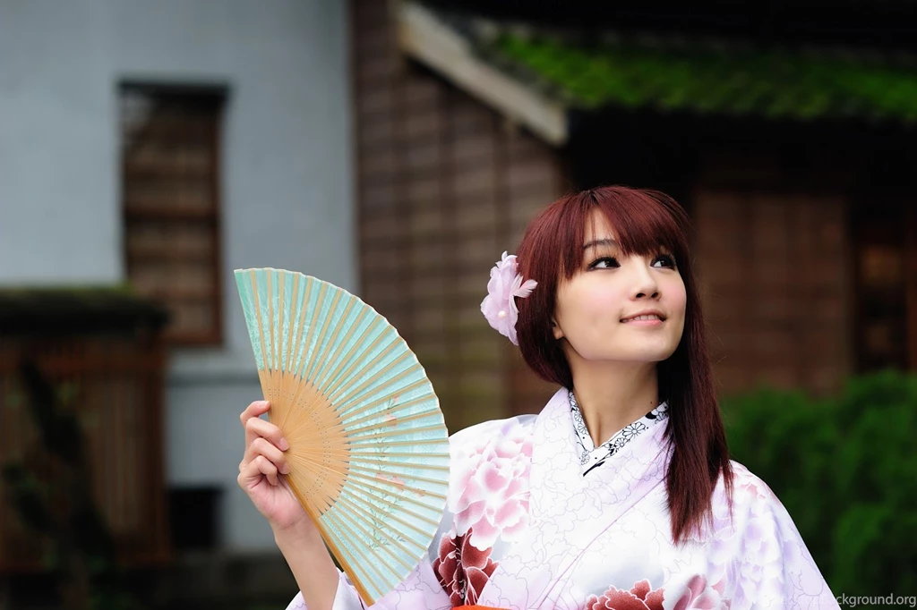 Aritsuy Atko: Japanese Kimono Wallpapers