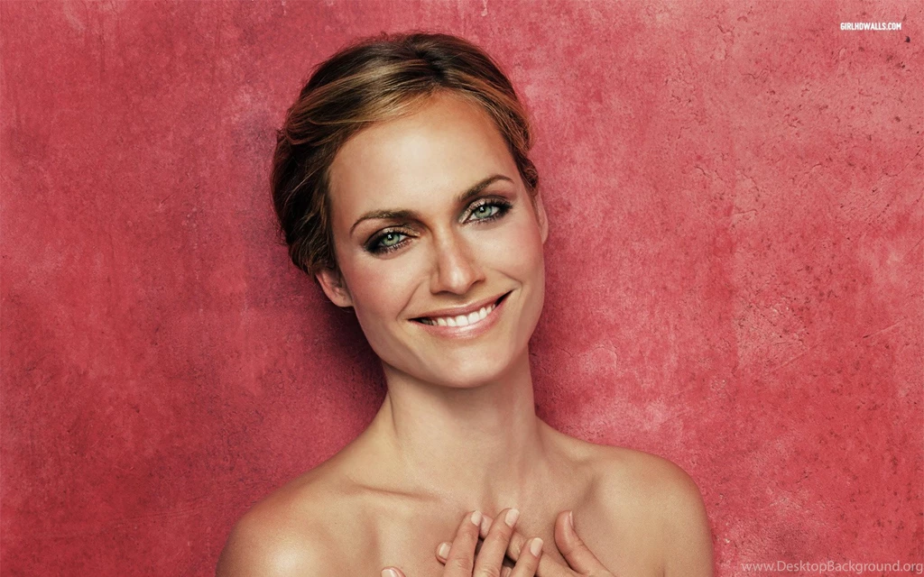 Amber Valletta HD Desktop Wallpapers