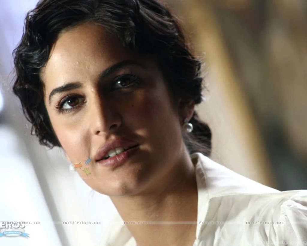 Wallpapers   Katrina Kaif Looking Beautiful In Yuvraaj (12312) Size ...