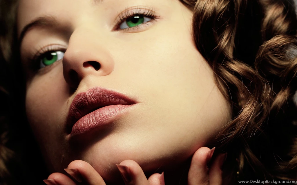 Beautiful Women Wallpapers HD
