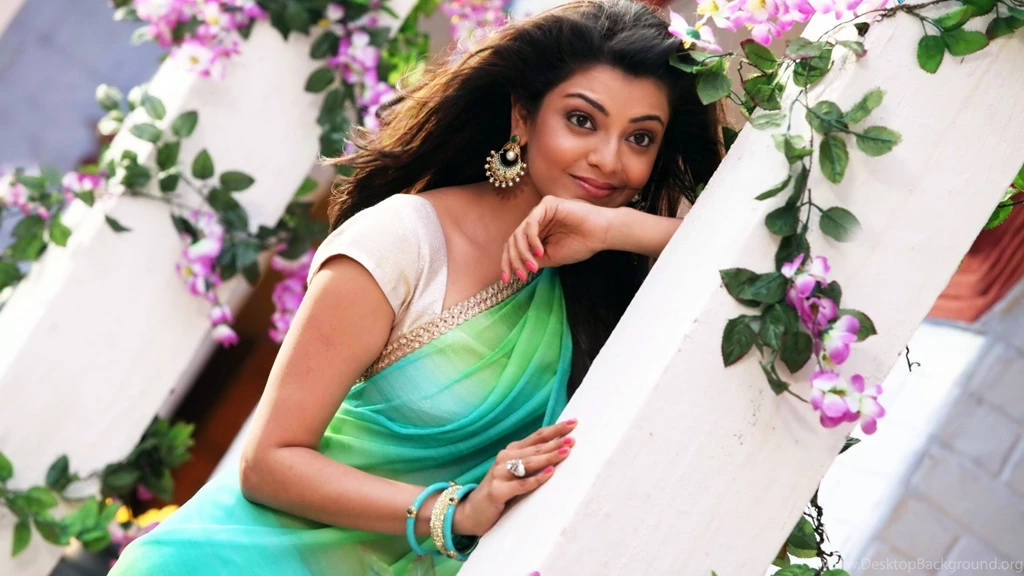 HD Backgrounds Kajal Agarwal In Jilla Movie Green Saree Wallpapers ...