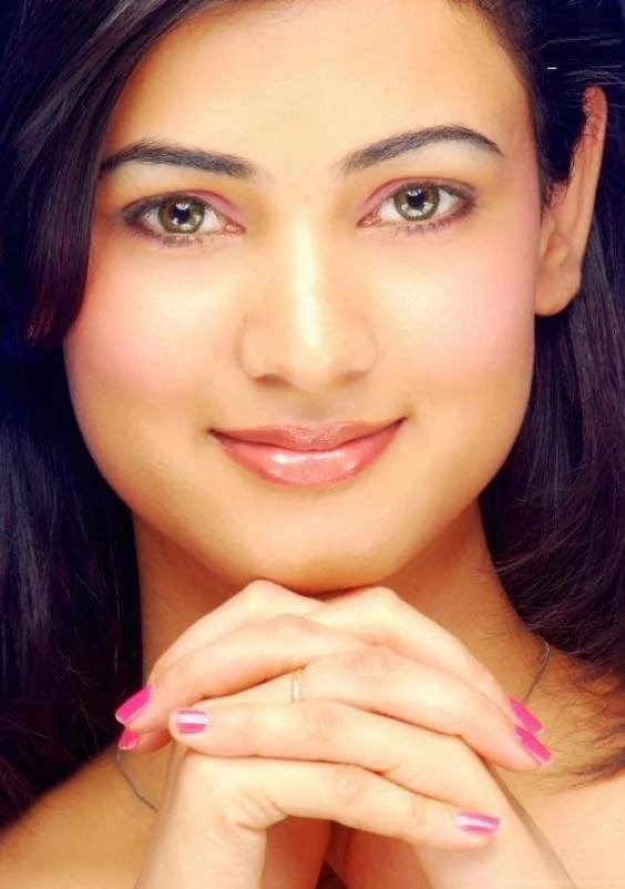 Sonal Chauhan Wallpapers, Sonal Chauhan Hot Images & Photos ...