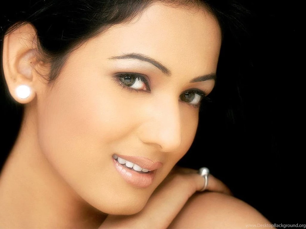 Sonal Chauhan Wallpapers Free Download