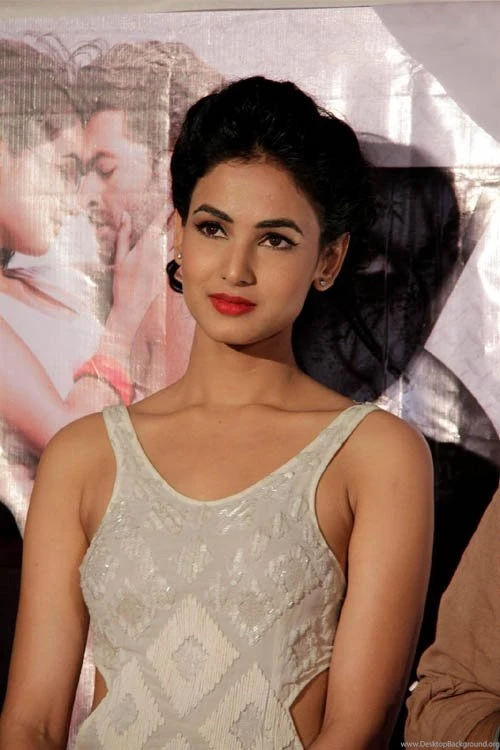 HD Wallpapers: Sonal Chauhan At 3G Movie Launch