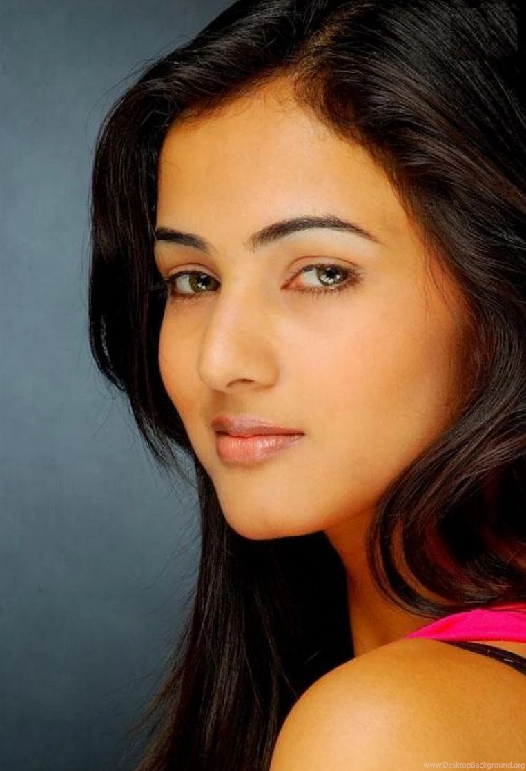 Celebrities Wallpapers: Sonal Chauhan