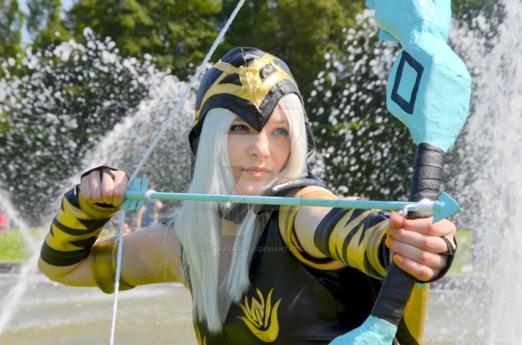 Browsing Costumery On DeviantArt