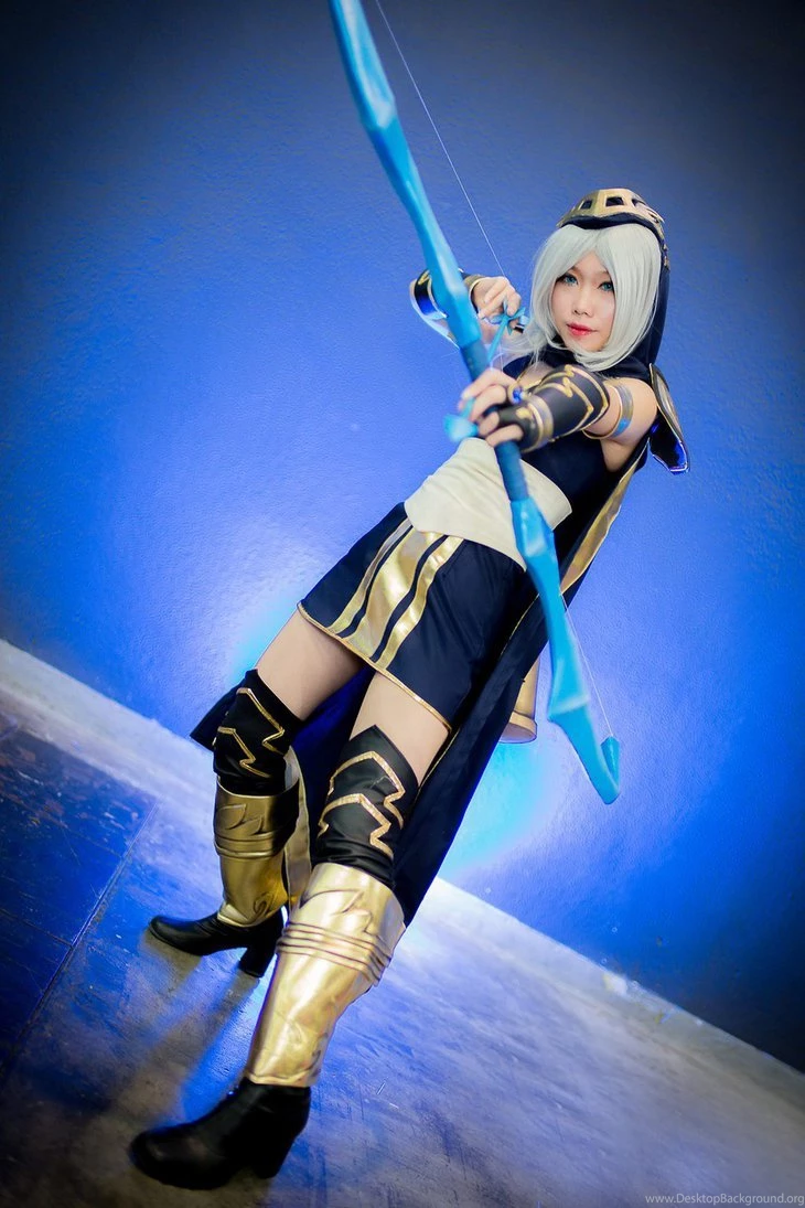 Browsing Costumery On DeviantArt