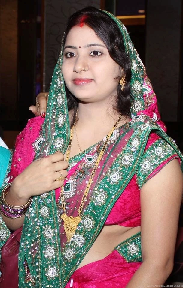 Pawan Singh Wife Neelam Photo