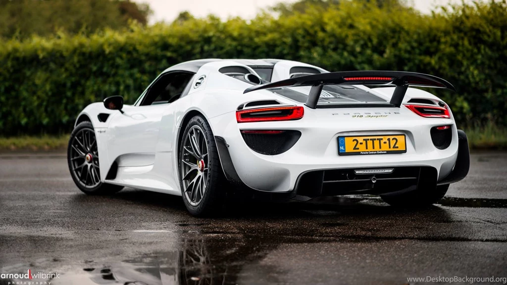 Porsche 918 Spyder White Wallpaper.