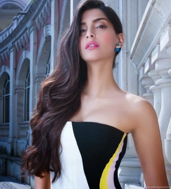 CELEBRITIES VIEW BUZZ: Sonam Kapoor Hot Photo Shoot For Hi Blitz ...