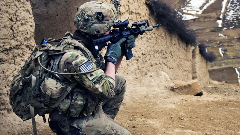 soldiers army backgrounds wallpapers 1366x768 433457 desktop background