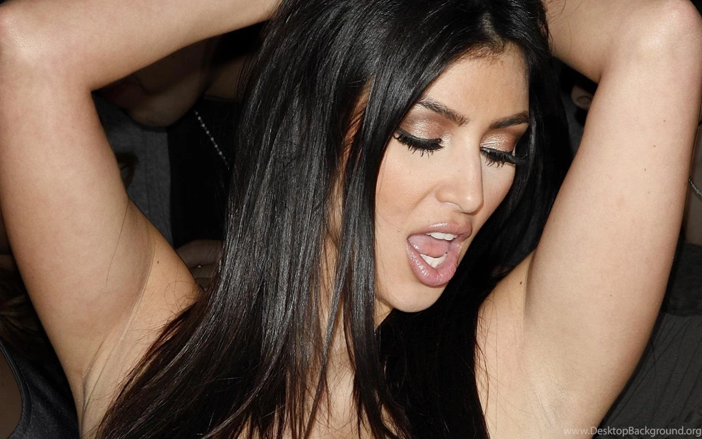 Kim Kardashian Wallpapers