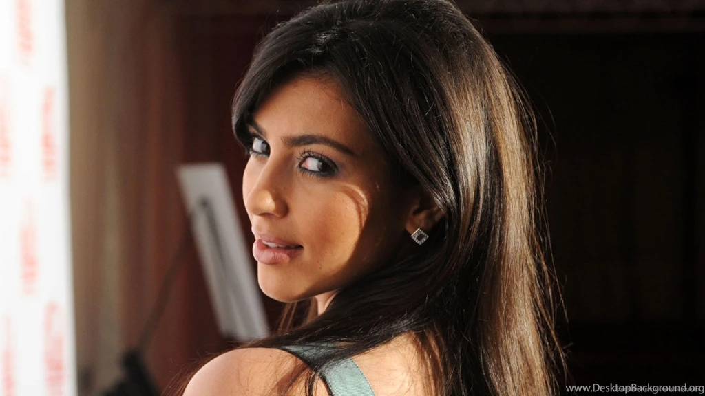 Kim Kardashian Looks Back Picture For IPhone, Blackberry, iPad ...