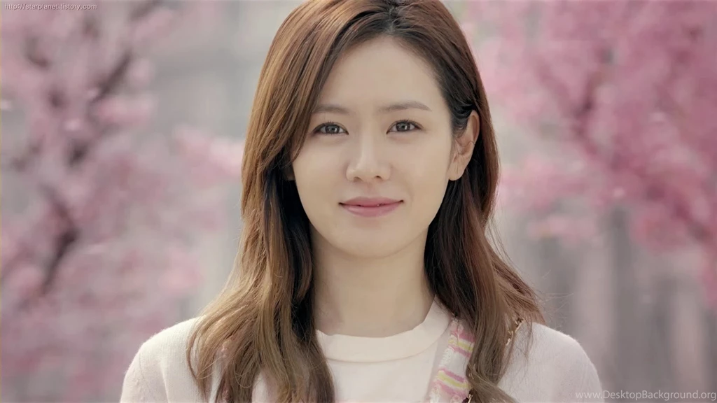 Son Ye Jin Cute Korean Girl Actress Wallpapers High Resolution ...