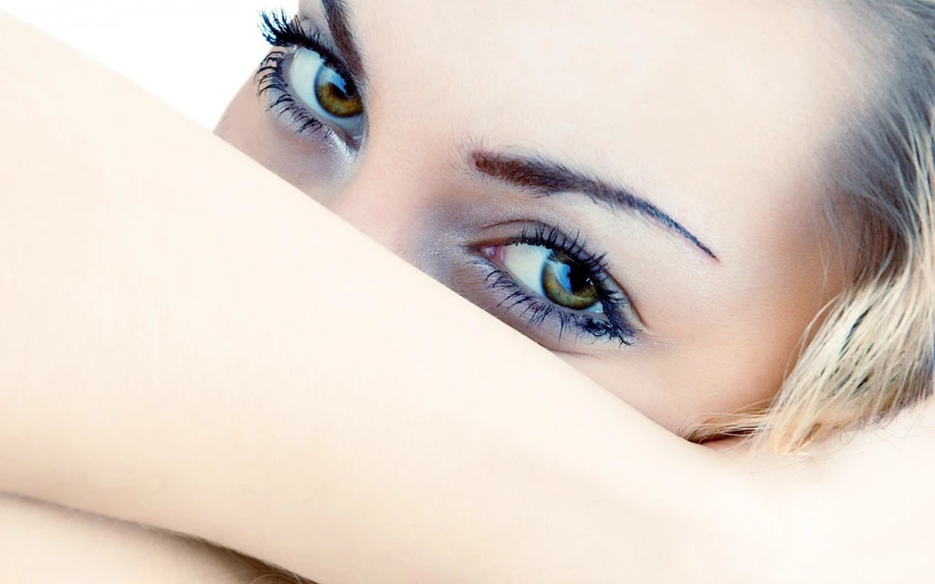1680x1050 Sensual Eyes Wallpapers