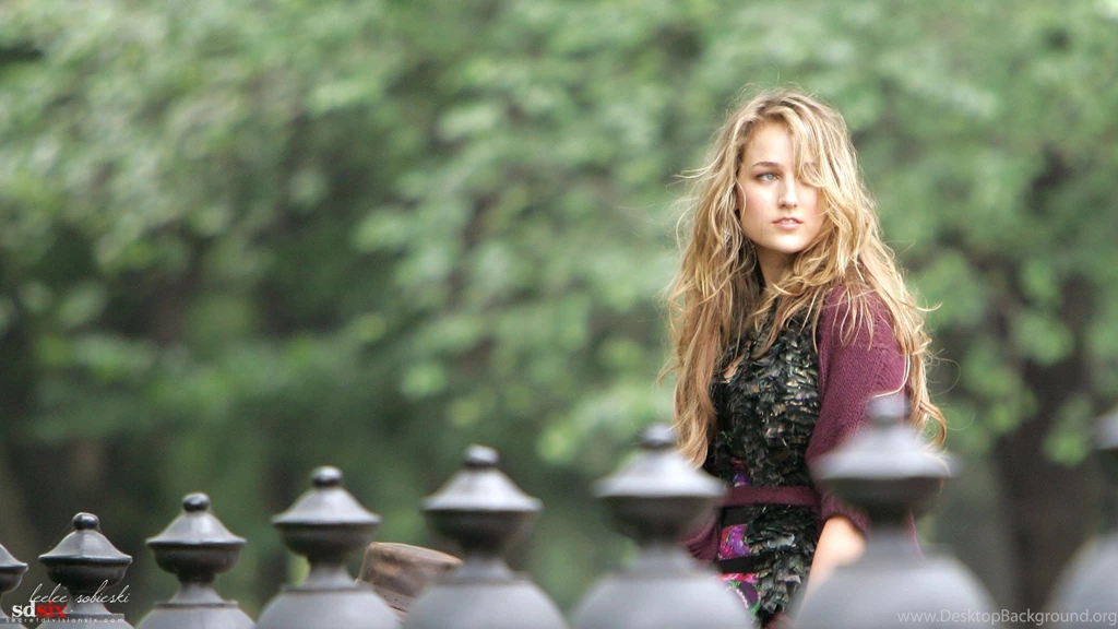 Leelee Sobieski Wallpapers HD Download