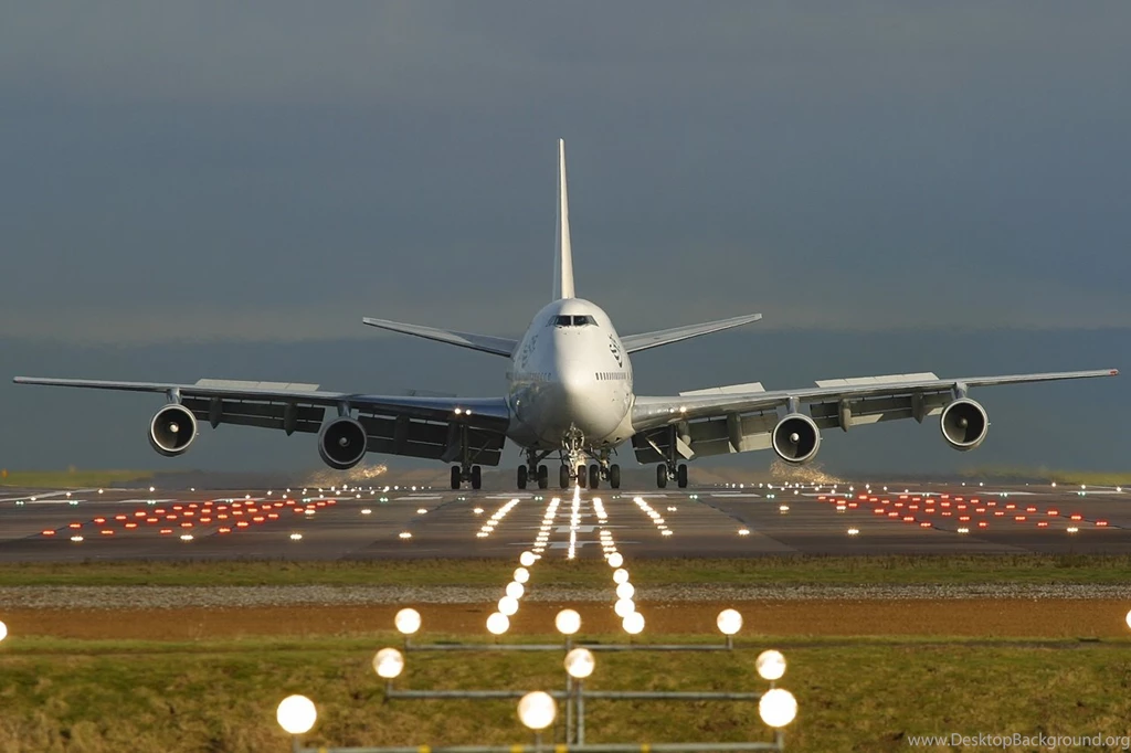 Boeing 747 300 Taxiing On Runway Set To Takeoff Aircraft Wallpapers