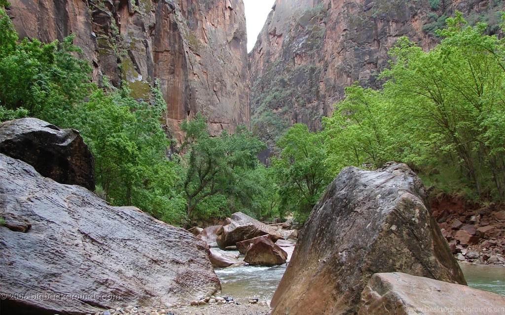Big Backgrounds Backgrounds "River Flows Through" At 1680 X 1050