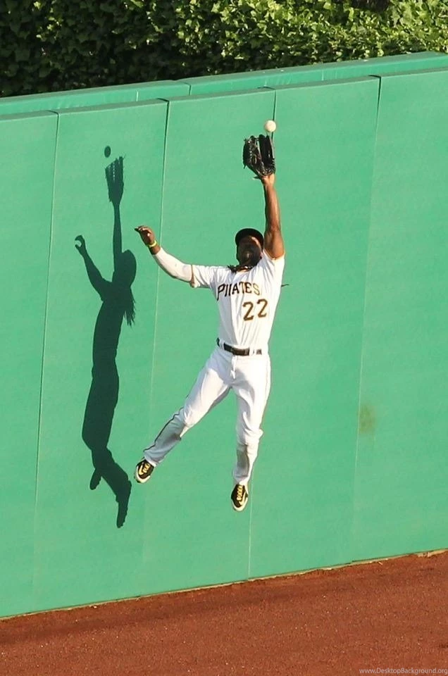 Awesome Picture Of Andrew McCutchen From Last Nights Game. : Baseball