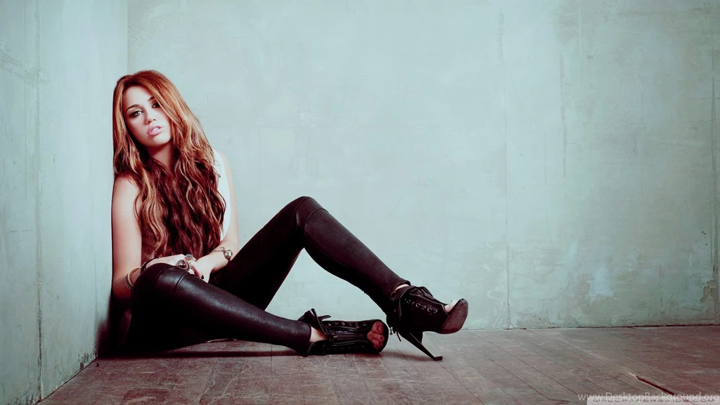 Download Miley Cyrus Hot Wallpapers 1920x1080