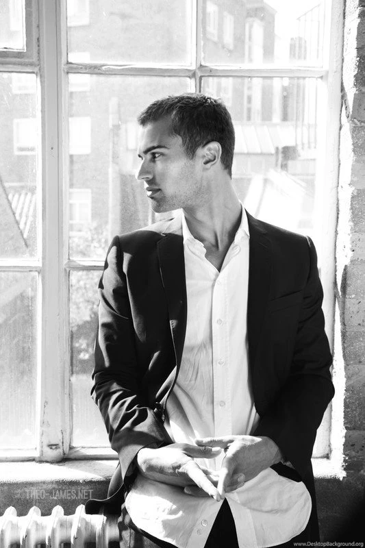 Theo James Photoshoot Black And White Wallpaper.