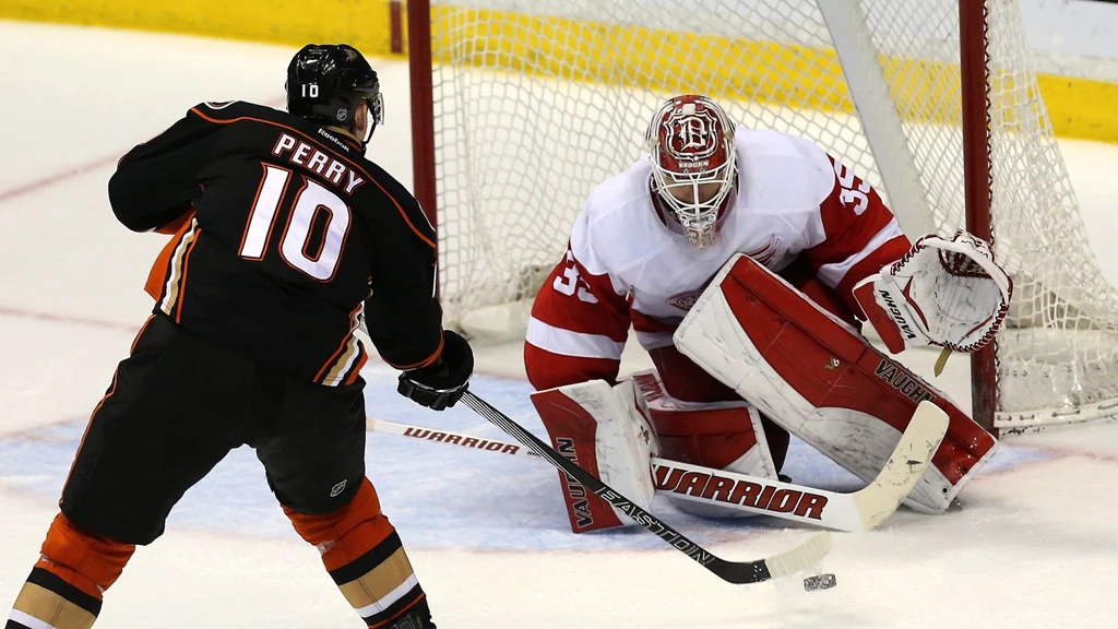 Corey Perry, Jimmy Howard   LA Times