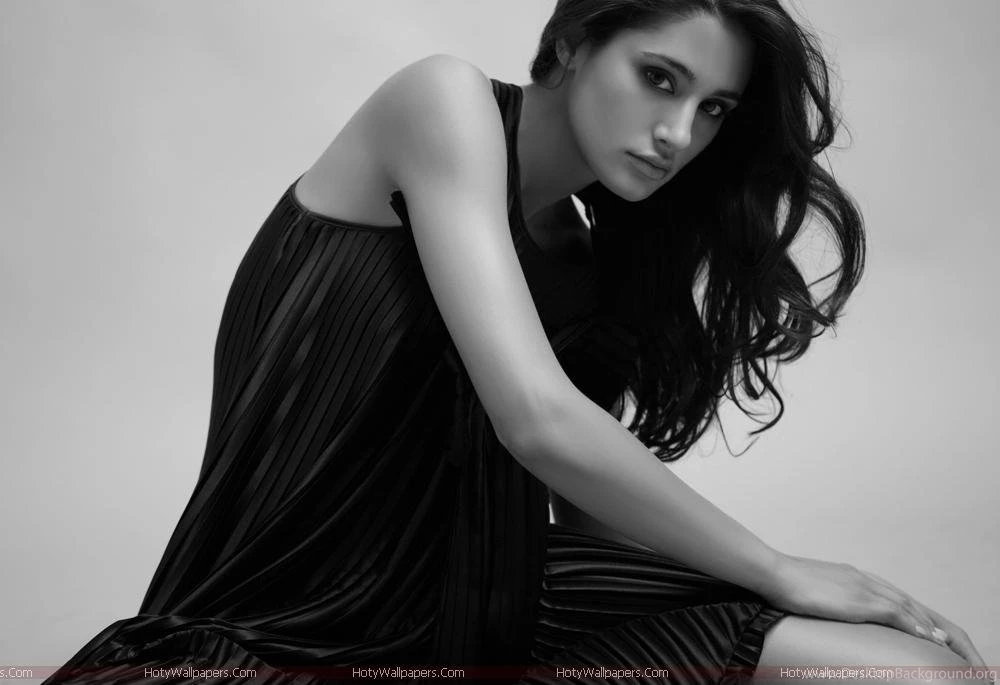 Nargis Fakhri Rock Star Actress Wallpapers ~ Fun Hungama