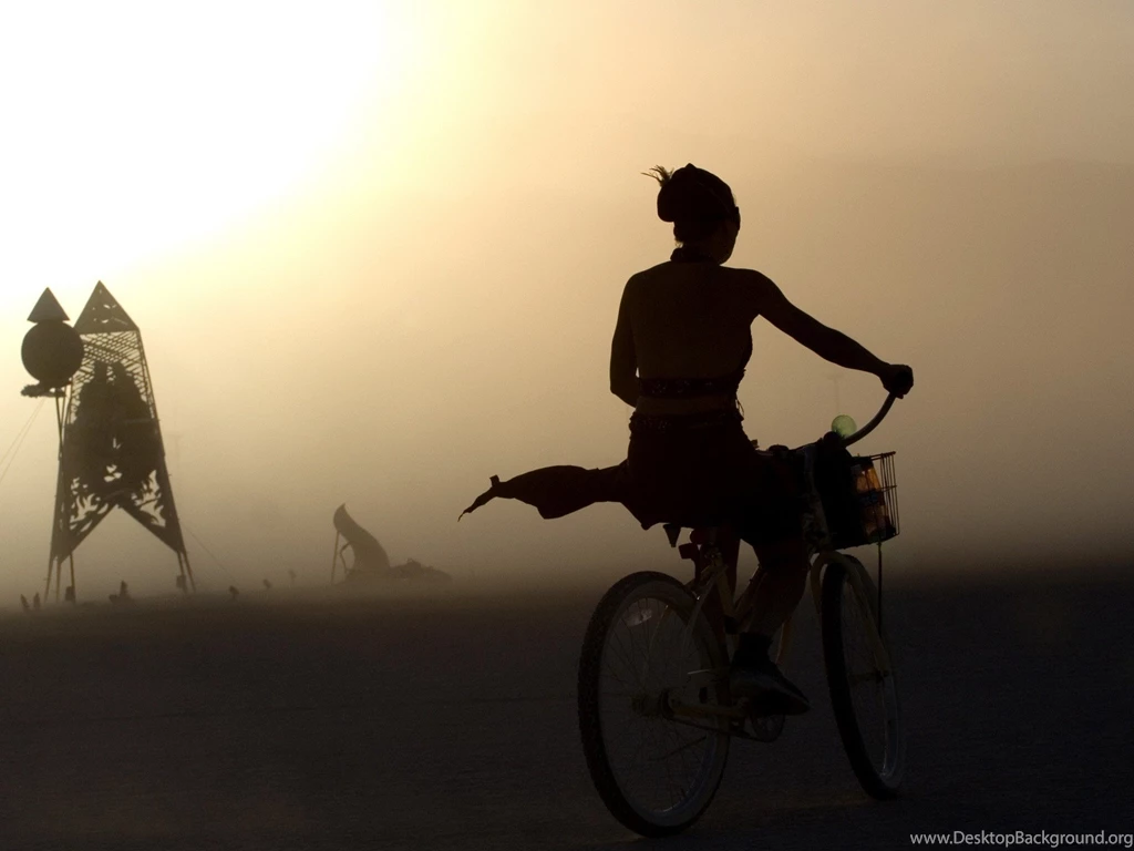 Download Women Bicycles Wallpapers 1920x1440