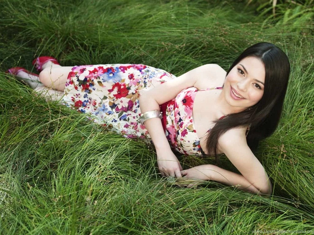 Popular Miranda Cosgrove Wallpapers