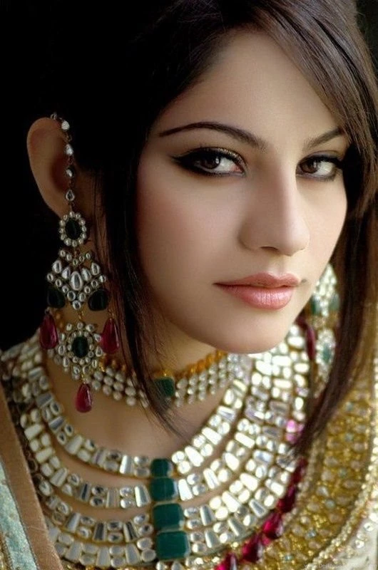 Bejewelled Pakistani Actress Neelam MunirSweet, Adorable, Girl ...