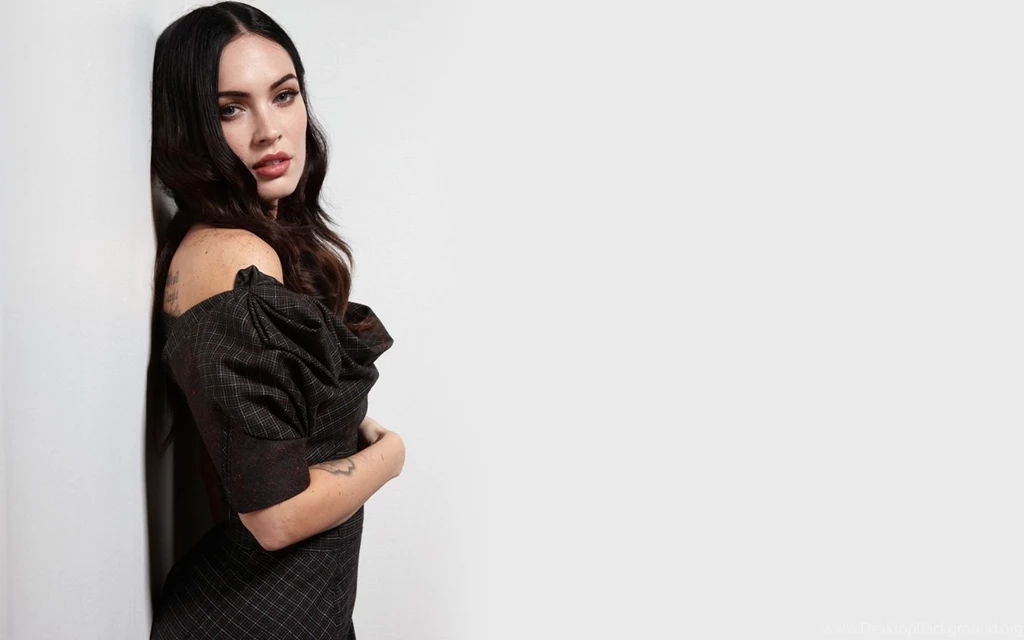 Megan Fox In Transformers Movie 5684 2560x1600 UMad.com