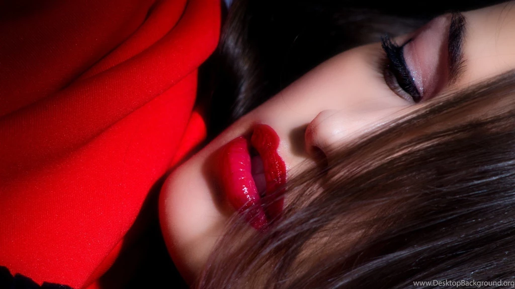 Download Woman Wallpapers