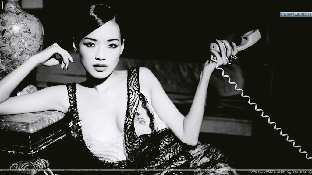 Zoe Felix Side Face Closeups Wallpapers