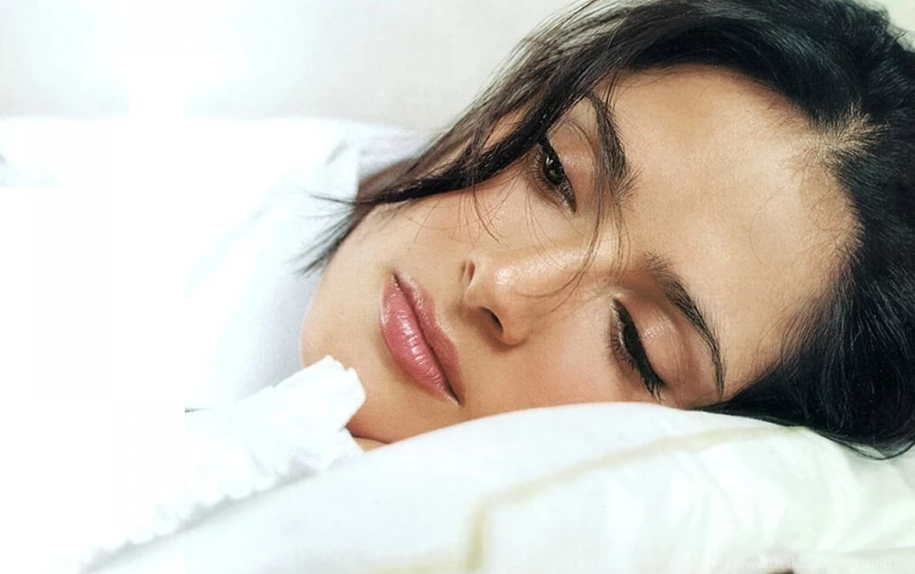 Salma Sleeping Wallpapers