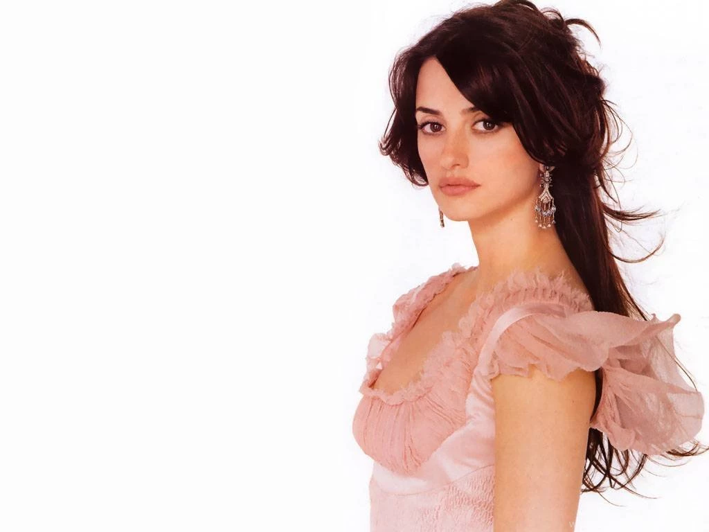 Penelope Cruz Sexy Wallpaper Images