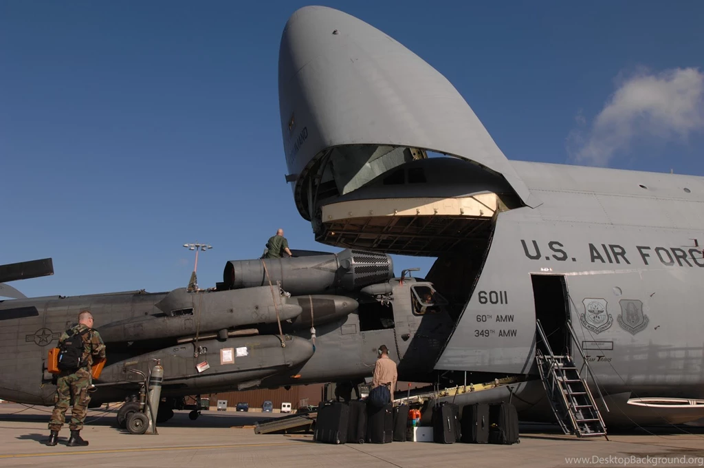 The Boeing C5 Galaxy Lifts CH 47 Chinook Aircraft Wallpapers