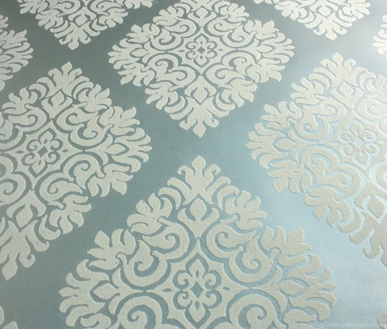 Amazing Silver White Damask Small