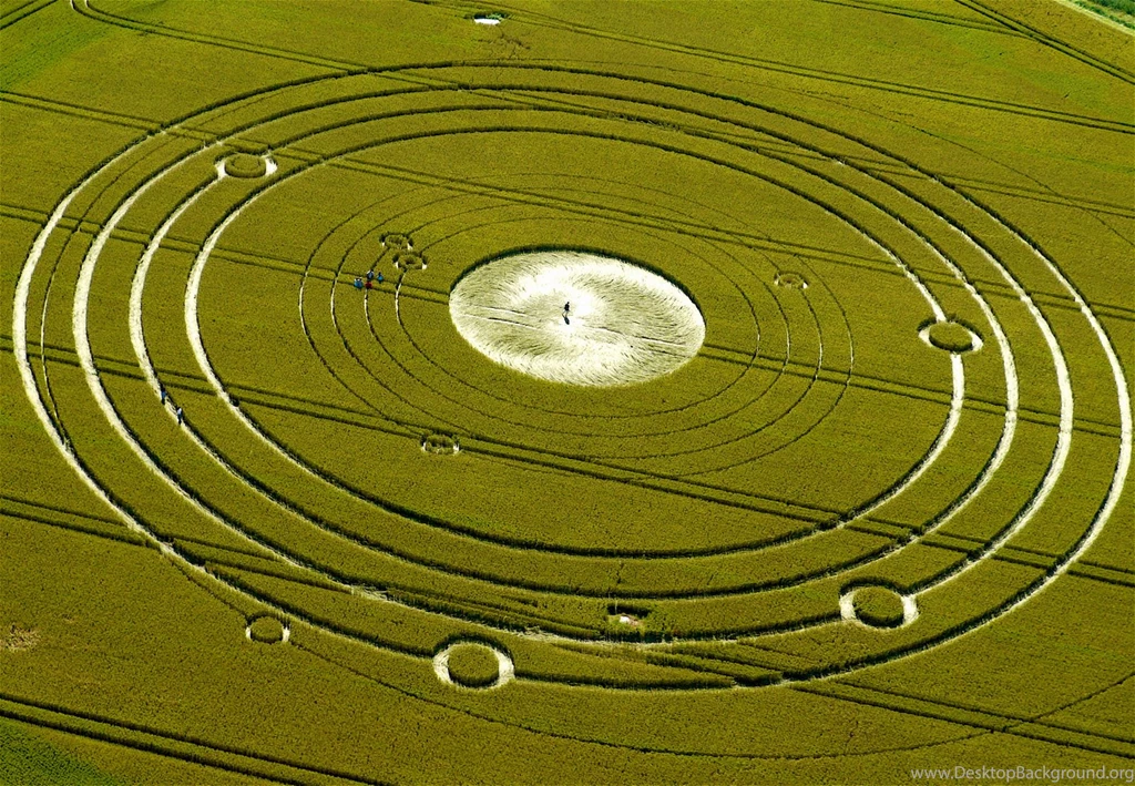 Amazing Crop Circle Photograph In The Field Amazing Photos ...