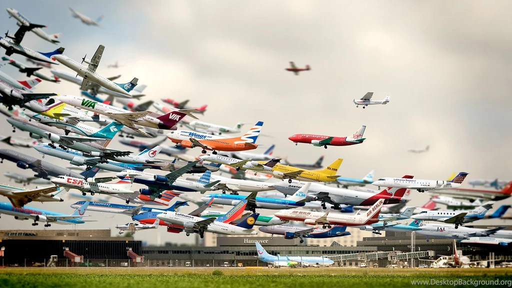 Photo Gallery: Multiple Airplanes Taking Off