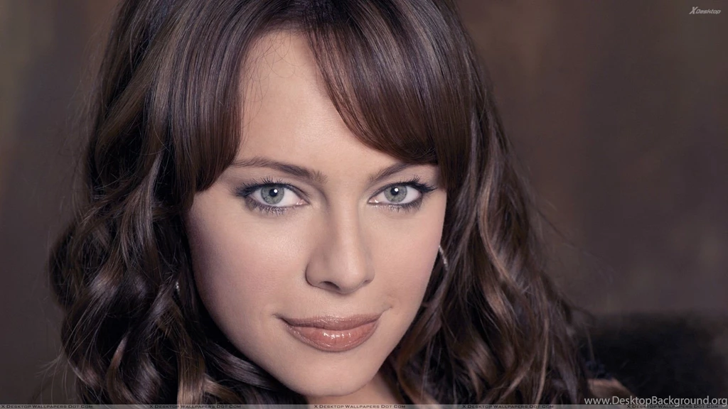 Melinda Clarke Cute Eyes N Brown Lips Sweet Face Closeup Wallpapers