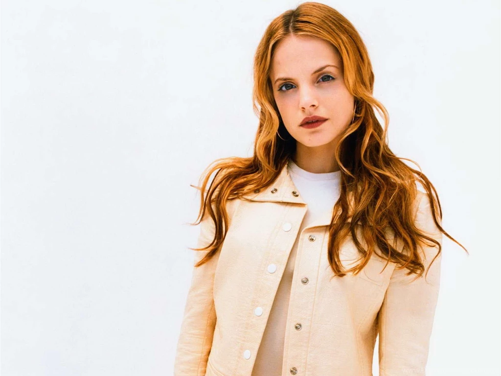 Mena Suvari Wallpapers