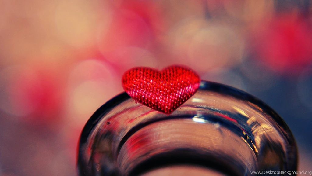 Wallpapers Download 3840x2160 Little Red Heart On A Glass HD ...