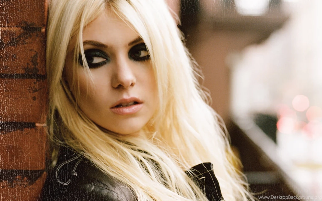Taylor Momsen Wallpapers