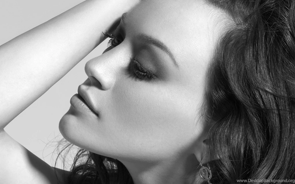 Hot Wallpapers HD
