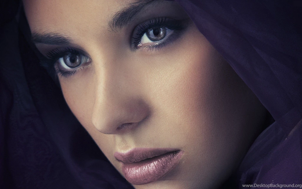 Beautiful Arab Girl Close Up Photo