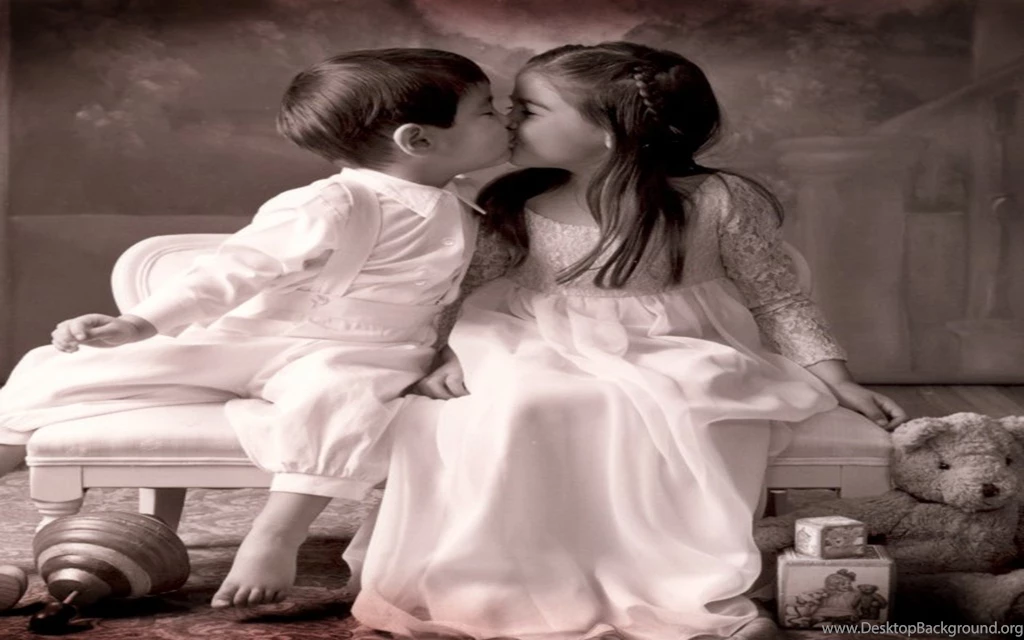 Cute Couple Babies Kissing Beautiful Wallpapers Free Hd Wallpapers