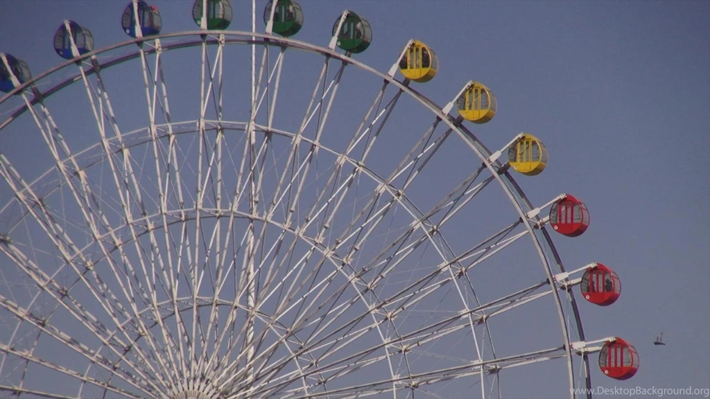 Ferris Wheel In Slow Yet Steady Move, One Is Bound To Scream At ...
