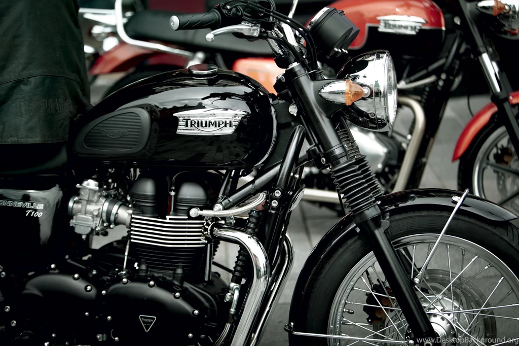 2011 Triumph BonnevilleClassics.jpg