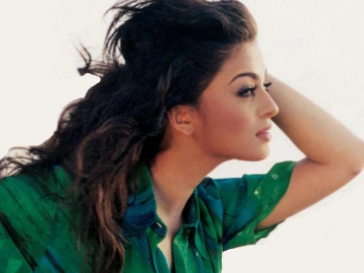 AISHWARYA RAI BACHCHAN LATEST WALLPAPERS